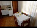 Apartmány Ankica - 150 m from beach: A1(2+2), A2(5), A3(4+1), A4(2+2) Zadar - Riviera Zadar  - Apartmán - A4(2+2): kuchyně a jídelna