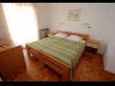 Apartmány Ankica - 150 m from beach: A1(2+2), A2(5), A3(4+1), A4(2+2) Zadar - Riviera Zadar  - Apartmán - A4(2+2): ložnice