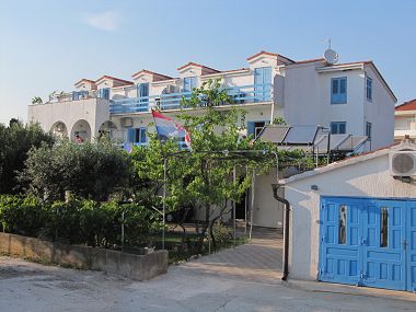 Apartmány Blue - 200 m from sea: A11(3+2), A12(3+2), SA13(3), SA14(3), A15(3+2), A16(3+2) Sućuraj - Ostrov Hvar 
