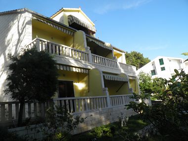 Apartmány Vese - 200 m from beach: SA1(2+1), SA2(2+1), SA3(2+1), A4(4) Brela - Riviera Makarska 