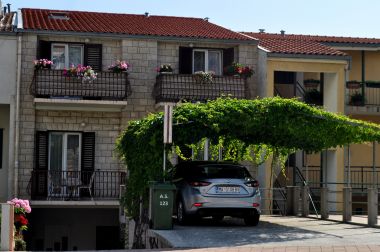 Apartmány a pokoje Ljuba - 130 meter from sea SA1(2), SA2(2), SA6(2), A4(2+1), R3(2+1), R7(2+1) Makarska - Riviera Makarska 