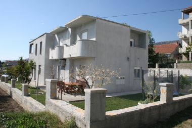 Apartmány Ivica - parking: A1(4+2), A2(4+1) Kastel Gomilica - Riviera Split 