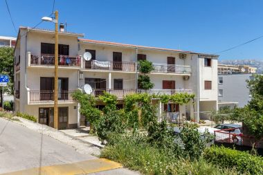 Apartmány Jurica - 300 m from sea: A1 Lea(2+1), A2 Roko(2+1) Split - Riviera Split 