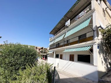 Apartmány Kaza - 50m from the beach with parking: A1(2), A2(2), A3(6) Trogir - Riviera Trogir 