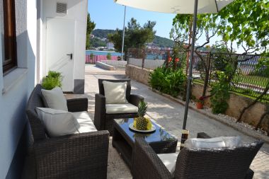 Apartmány Marin1 - near pebble beach: A1(2+2), A2(2+2) Trogir - Riviera Trogir 