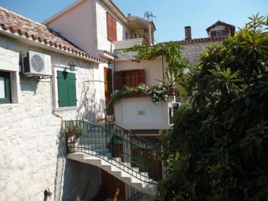 Apartmány a pokoje Jare - in old town R1 zelena(2), A2 gornji (2+2) Trogir - Riviera Trogir 
