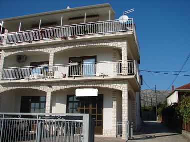 Apartmány Tone - spacious and comfortable: A1 zuti(5+2), A2 plavi(5+2) Trogir - Riviera Trogir 