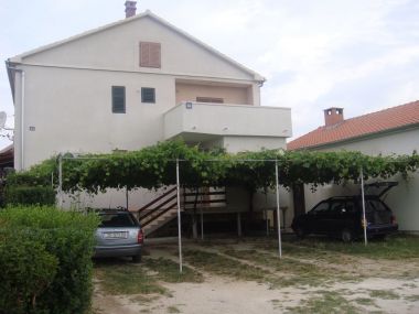 Apartmány Slava - private parking: A1(6+1) Nin - Riviera Zadar 