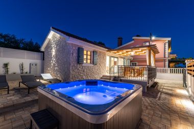 Prázdninový dům/vila Sanya - stone house with outdoor hot tub: H(4) Sukošan - Riviera Zadar  - Chorvatsko 