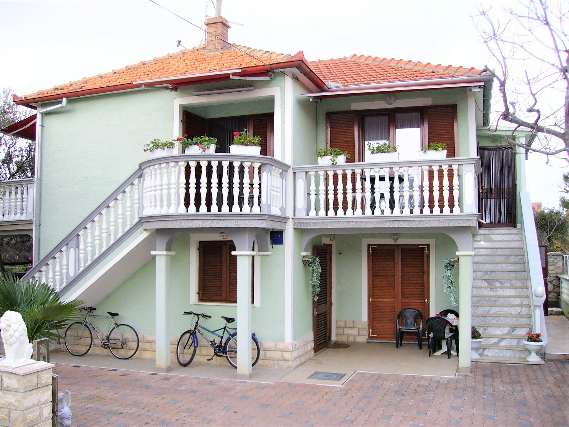 Apartmány Mare - with terrace: A1(4+2) Pakoštane - Riviera Biograd 