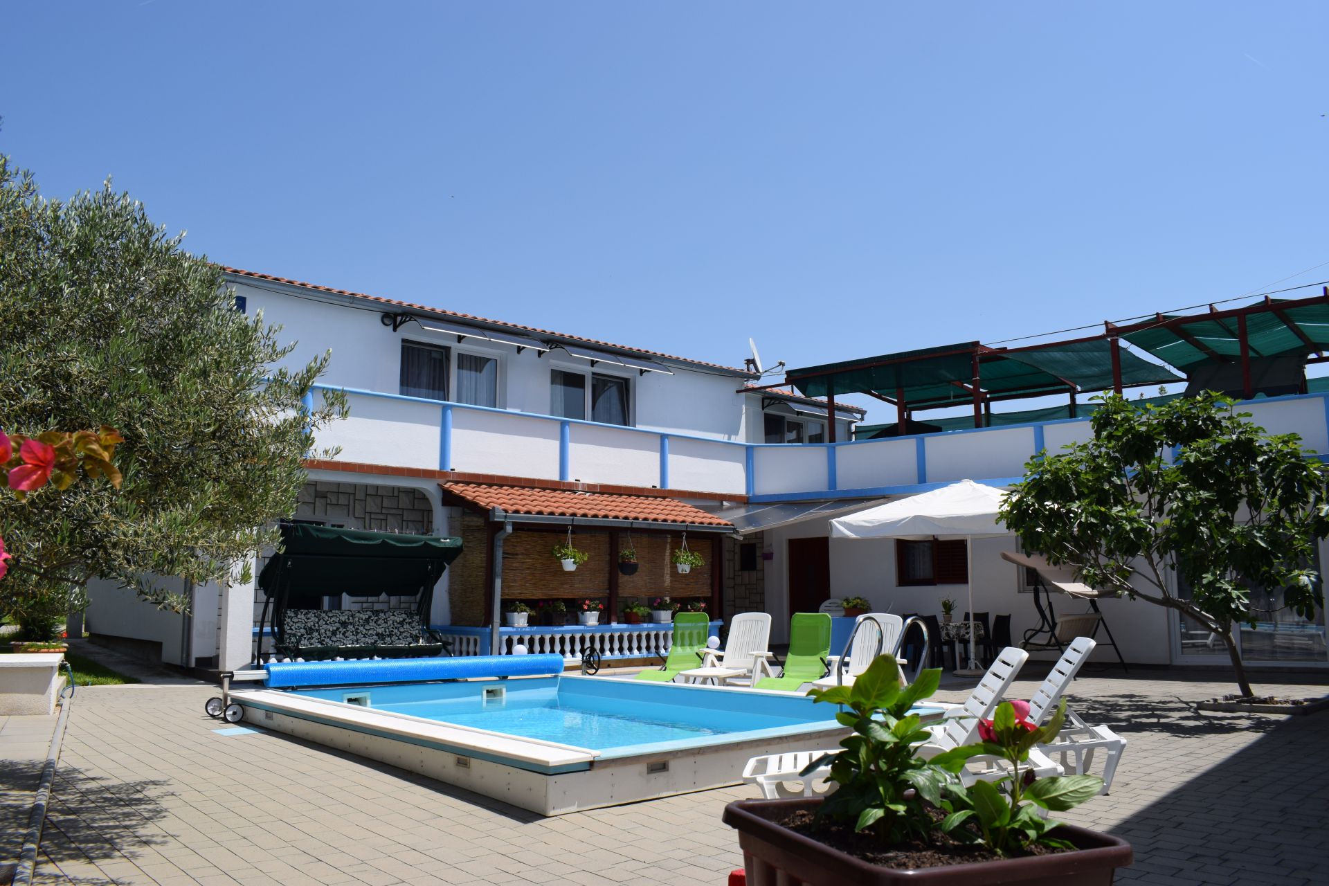 Apartmány Den - with pool: B1(2+2), A2(2+2), C3(2+2) Tribunj - Riviera Šibenik 