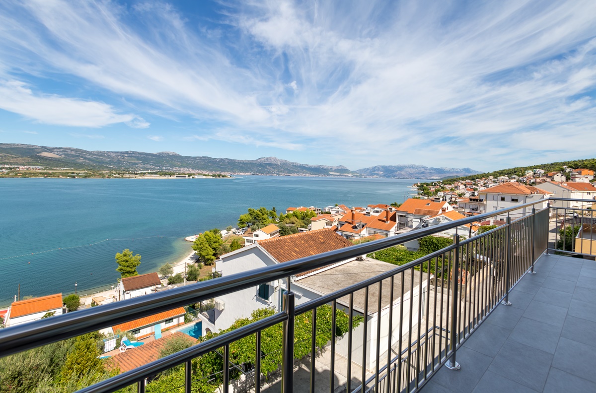 Apartmány Petar - great location close to the sea: A1 Donji (4+2), A2 Gornji (4+2) Trogir - Riviera Trogir 